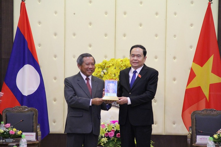Phó Chủ tịch thường trực Quốc hội Trần Thanh Mẫn tiếp các đại biểu Việt Nam và Lào tham dự Liên hoan hữu nghị nhân dân hai nước lần thứ V