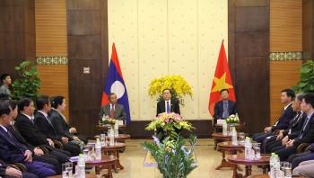 Phó Chủ tịch thường trực Quốc hội Trần Thanh Mẫn tiếp các đại biểu Việt Nam và Lào tham dự Liên hoan hữu nghị nhân dân hai nước lần thứ V