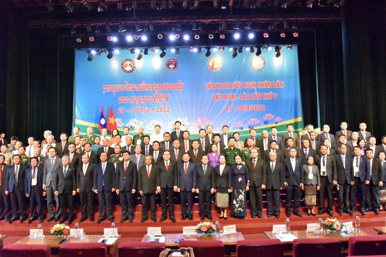 600 đại biểu tham gia Khai mạc Liên hoan hữu nghị nhân dân Lào – Việt Nam lần thứ V