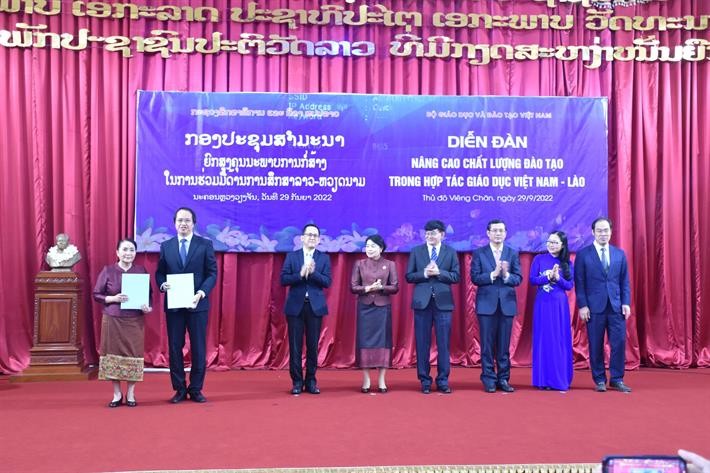 Ký kết 24 biên bản hợp tác về giáo dục giữa Việt Nam - Lào
