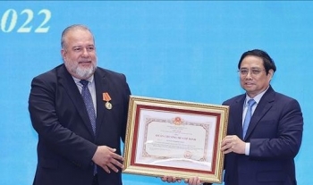 Trao Huân chương Hồ Chí Minh cho Thủ tướng Cuba Manuel Marrero Cruz