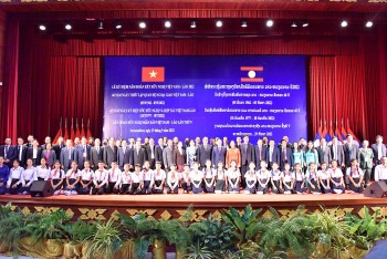 Đại biểu nhân dân hai nước Việt Nam - Lào sẽ tiếp tục đóng góp ở năm vấn đề lớn Đại biểu nhân dân hai nước Việt Nam - Lào sẽ tiếp tục đóng góp ở năm vấn đề lớn