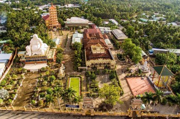 kham pha ngoi chua mang net kien truc a au o tien giang