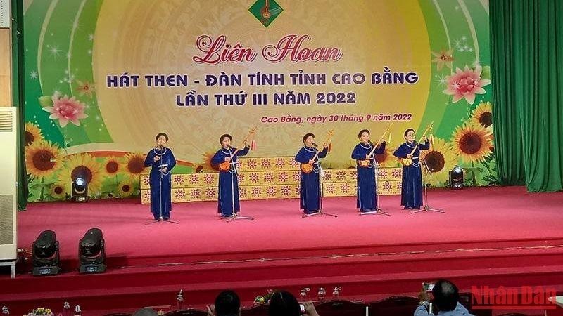 Tiết mục dự thi Liên hoan hát Then-đàn Tính của đoàn Thạch An, tỉnh Cao Bằng.