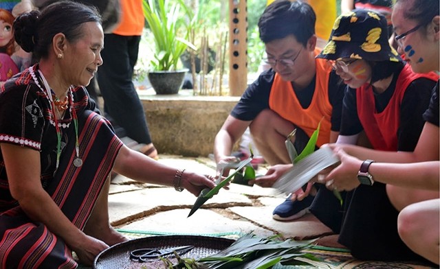 “Trường Sơn Xanh”, mở lối cho phụ nữ Pa Kô làm du lịch