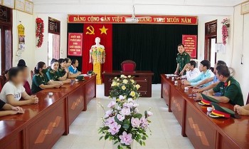 Thực, hư chuyện “việc nhẹ, lương cao” ở xứ người