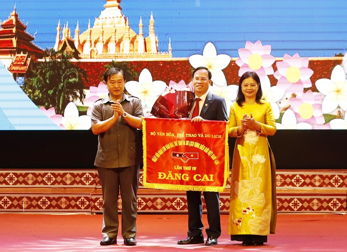 Bế mạc Ngày hội giao lưu Văn hóa, Thể thao và Du lịch vùng biên giới Việt Nam - Lào lần thứ III