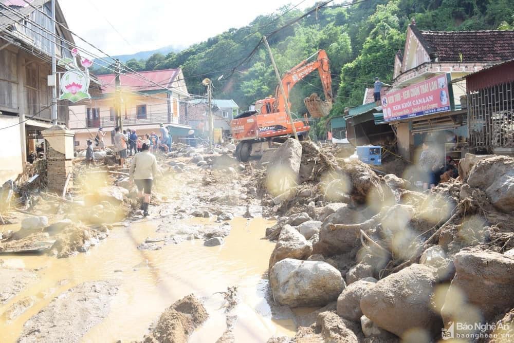 Nghệ An: Lũ rút chậm, hơn 1.000 ngôi nhà vẫn đang ngập