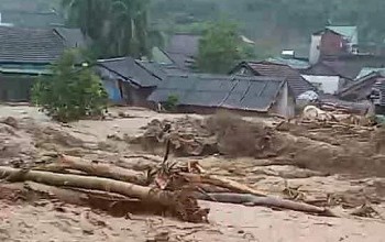 Nghệ An: Lũ rút chậm, hơn 1.000 ngôi nhà vẫn đang ngập
