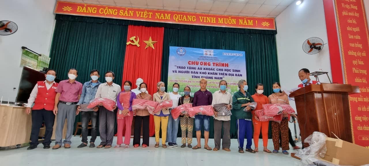 CHIA tài trợ gần 2000 áo khoác cho người dân có hoàn cảnh khó khăn tại Quảng Nam
