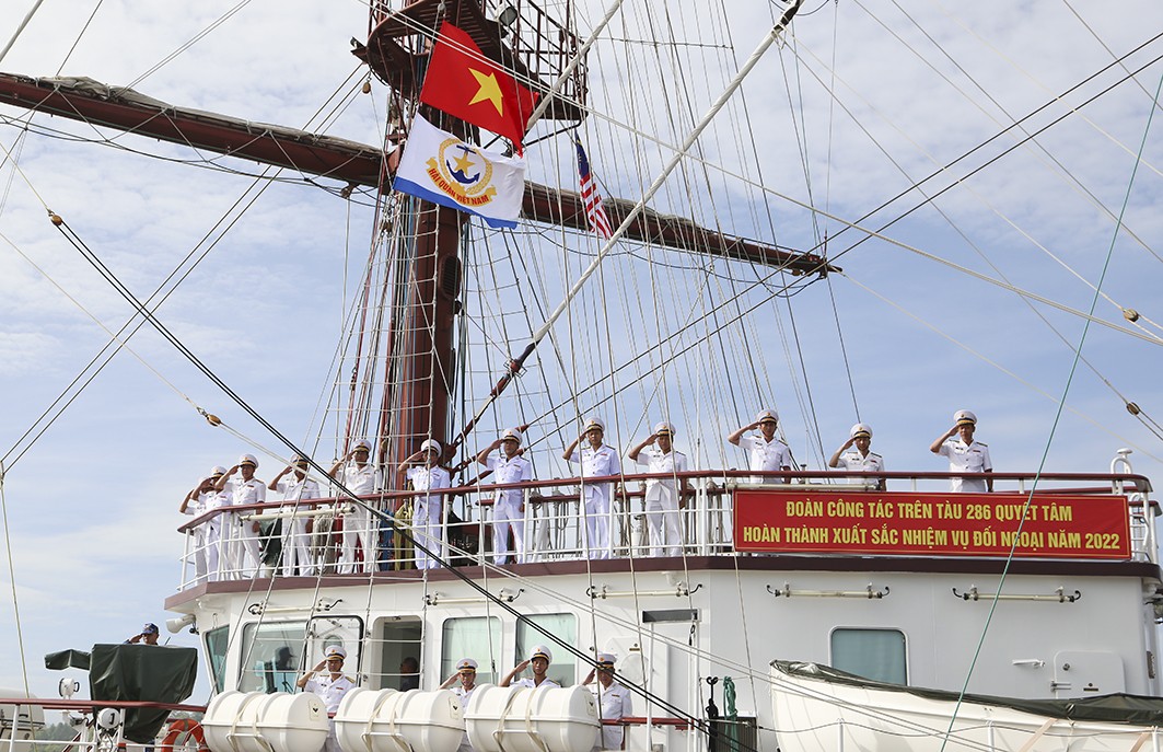 Tàu buồm 286 - Lê Quý Đôn bắt đầu chuyến thăm Malaysia