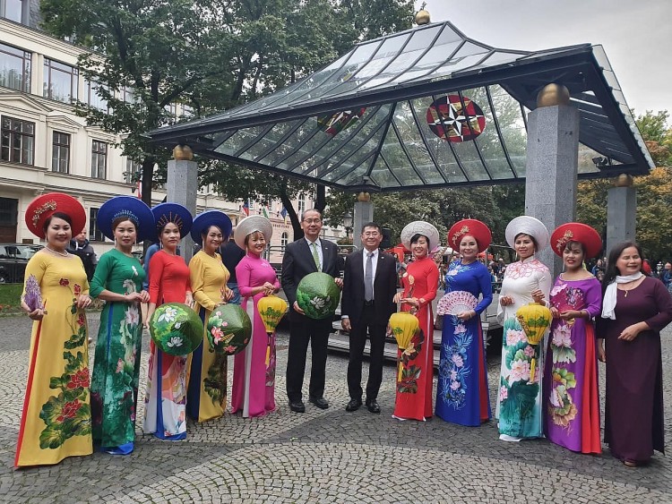 Quảng bá văn hóa Việt Nam tới bạn bè Slovakia thông qua “Ngày Châu Á 2022”