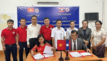 Kon Tum và Attapư (Lào) tăng cường trao đổi kinh nghiệm trong công tác hoạt động nhân đạo, từ thiện