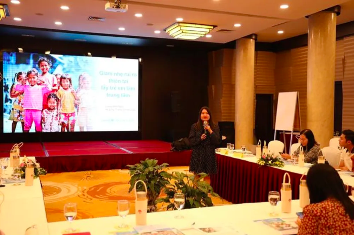 Bà Lương Minh Ngọc (UNICEF tại Việt Nam), chia sẻ về những tác động mà thiên tai và biến đổi khí hậu có thể ảnh hưởng đến trẻ em.