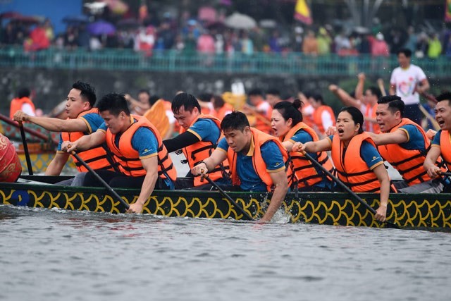 Hơn 500 vận động viên tham dự giải Bơi chải Thuyền rồng Hà Nội mở rộng 2022