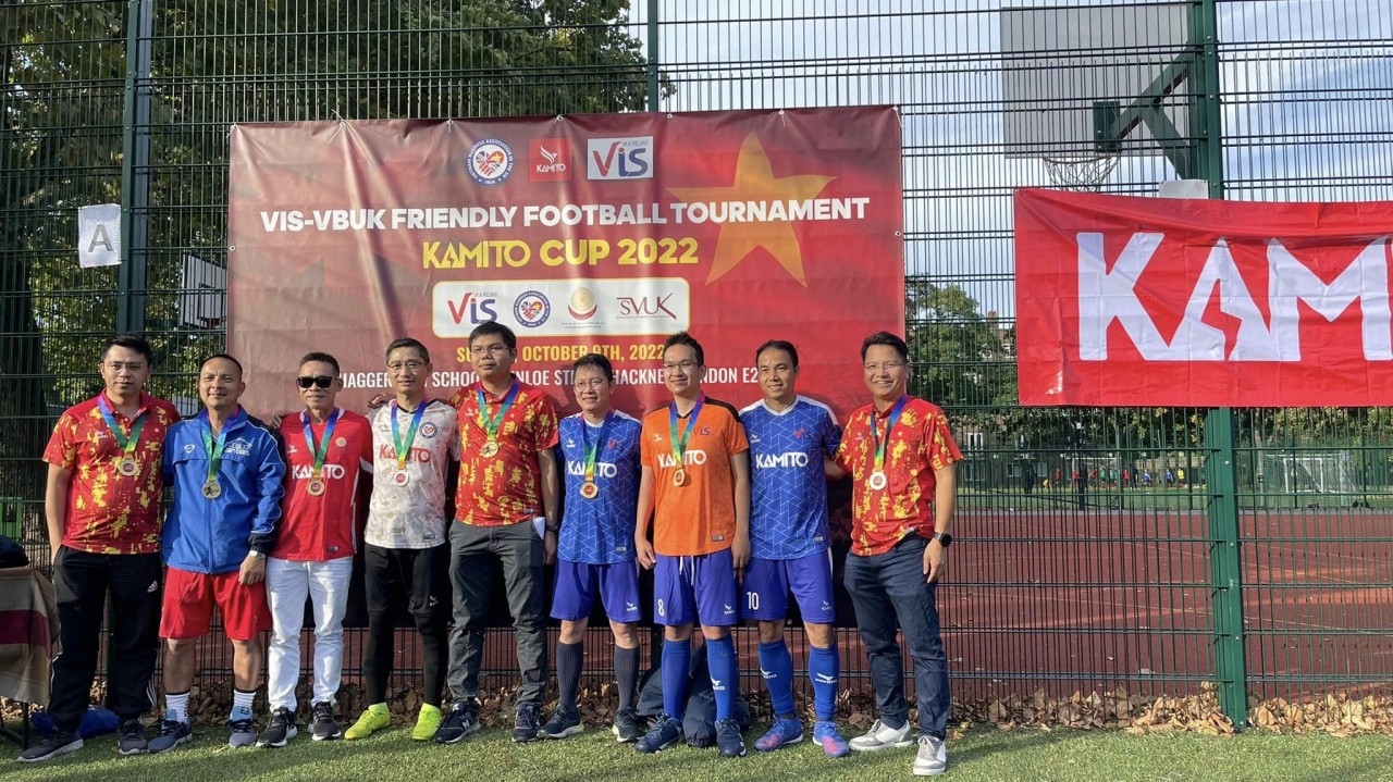 Sôi động giải bóng đá giao hữu giữa các hội người Việt tại Vương quốc Anh