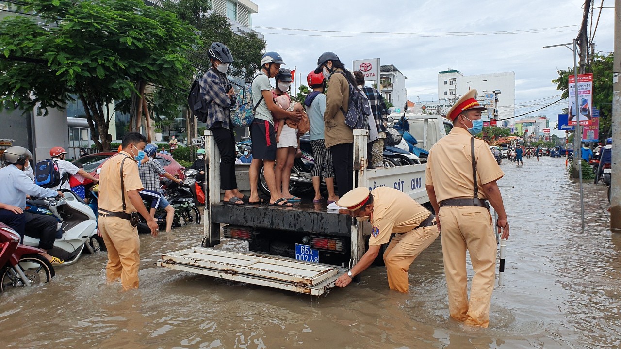 Cần Thơ cho học sinh tự học tại nhà 3 ngày do ảnh hưởng của triều cường