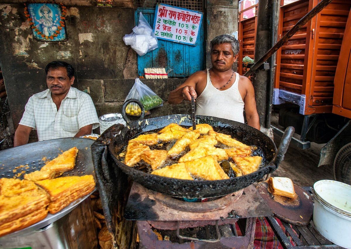 Ấn Độ nổi tiếng với các món ăn đường phố (Ảnh: Matador Network)