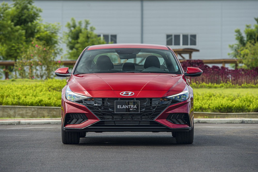 Hyundai Elantra 2023 ra mắt khách Việt với giá bán đầy bất ngờ