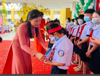 “Mẹ đỡ đầu” viết tiếp giấc mơ cho trẻ mồ côi ở Đà Nẵng