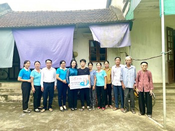 trao tien ho tro cho cac con do dau tai ba huyen nam dan thanh chuong anh son