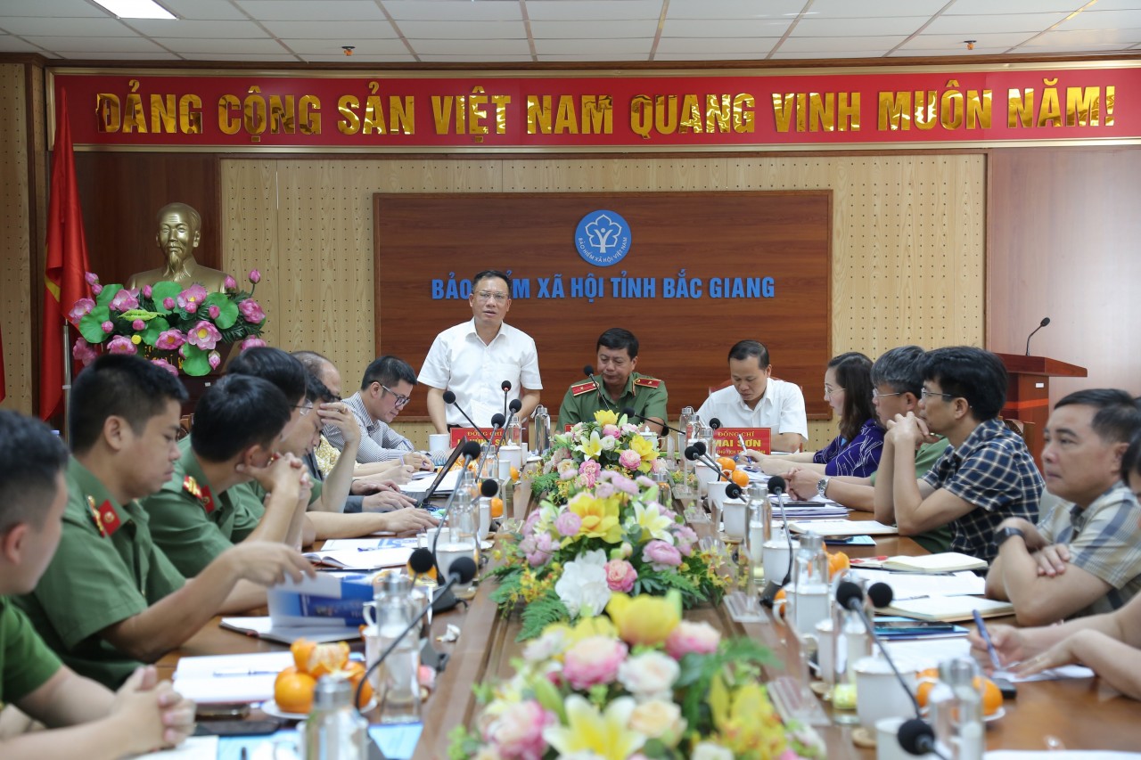 Đoàn công tác làm việc tại Bắc Giang.