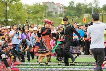 Bảo tồn và phát triển bản sắc văn hóa truyền thống của dân tộc Lự ở Lai Châu