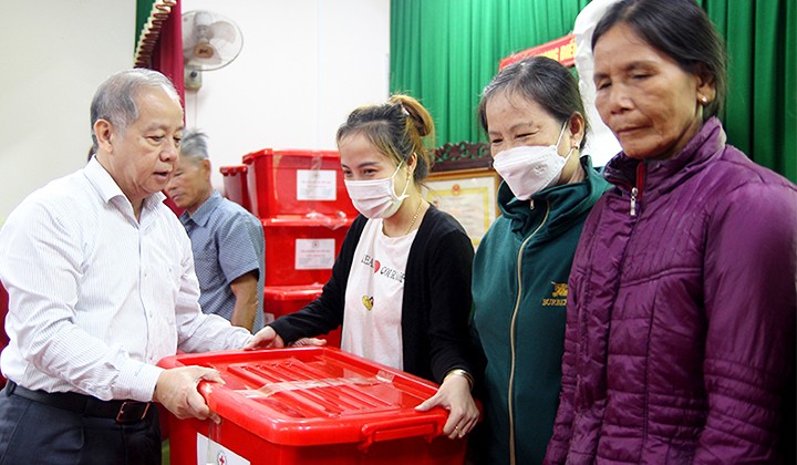 Xây dựng 100 ngôi nhà qua chương trình “An toàn cho ngư dân nghèo, khó khăn” tại Thừa Thiên Huế