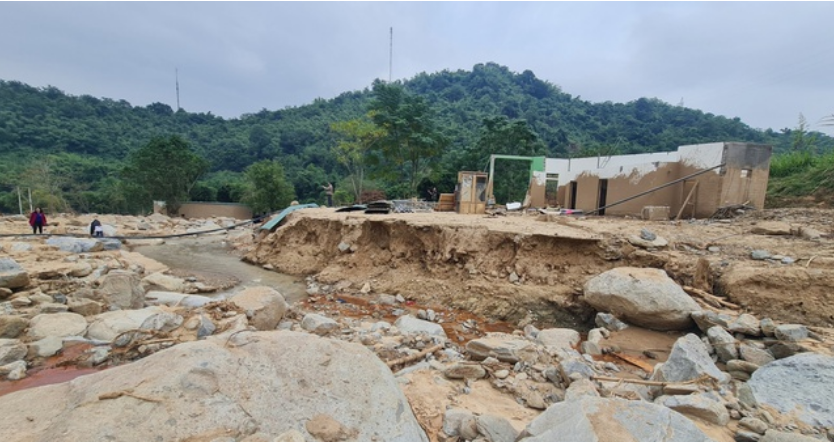 Gần 90 triệu đồng hỗ trợ người dân vùng lũ huyện biên giới Kỳ Sơn (Nghệ An)