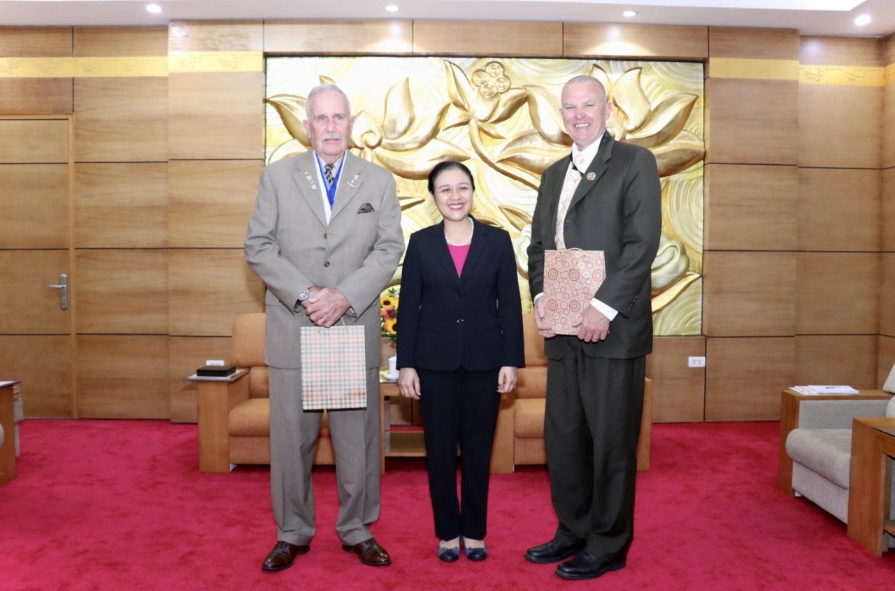 Tổ chức "Tưởng niệm Bốn Tuyên uý" trao Kỷ niệm chương danh dự cho Đại sứ Nguyễn Phương Nga