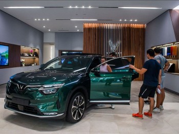 vinfast tesla cua viet nam tro lai phap voi 4 mau suv dien day an tuong