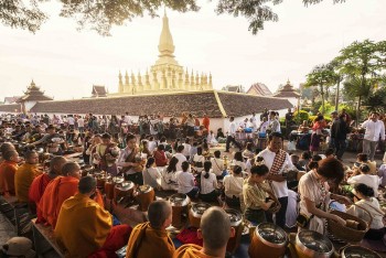 Trung Quốc, Thái Lan và Việt Nam tham gia Hội chợ thương mại tại Lễ hội Thạt Luổng (Lào)