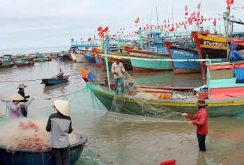 Bình Thuận: Cứu vớt kịp thời 14 thuyền viên trên tàu cá bị chìm