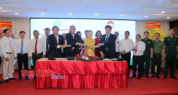 Bình Phước và ba tỉnh của Campuchia ký kết Bản ghi nhớ về công tác Mặt trận Bình Phước và ba tỉnh của Campuchia ký kết Bản ghi nhớ về công tác Mặt trận