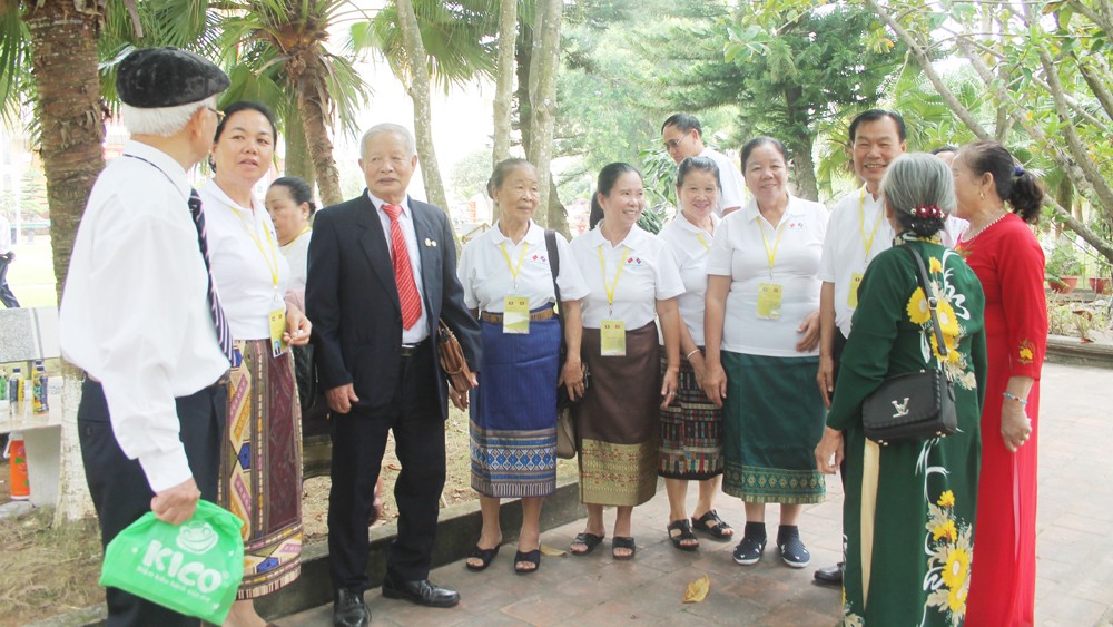 Đoàn cựu lưu học sinh Lào giao lưu tại Bắc Giang