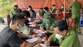 Hơn 800 lao động tự do Việt Nam ở Campuchia đã về nước