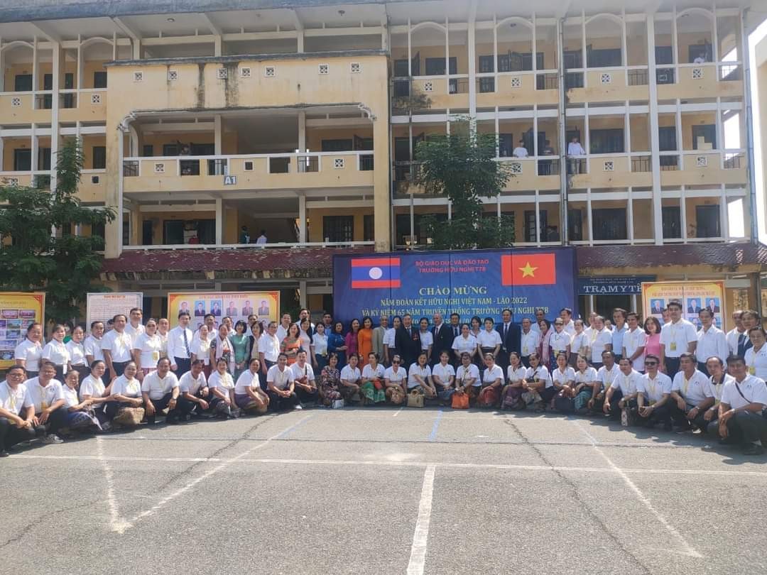 100 cựu lưu học sinh Lào tại Việt Nam thăm trường xưa