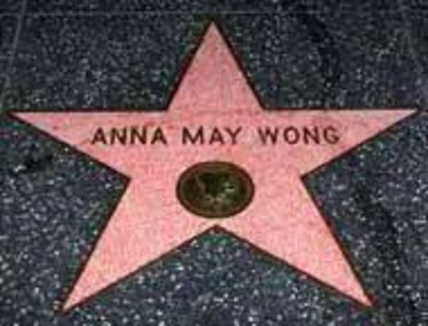 Tên Anna May Wong và ngôi sao xuất hiện trên Đại lộ Danh vọng của Hollywood 