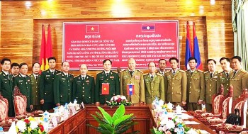 Ty An ninh tỉnh Luang Prabang (Lào) hội đàm với Bộ đội Biên phòng tỉnh Điện Biên