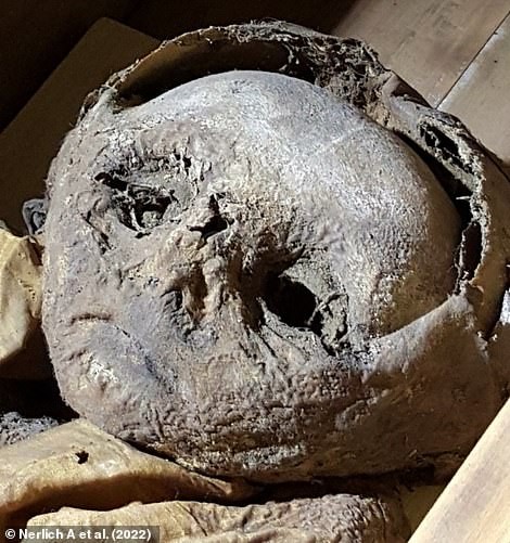 Giải mã bí ẩn xác ướp em bé được chôn cách đây 400 năm