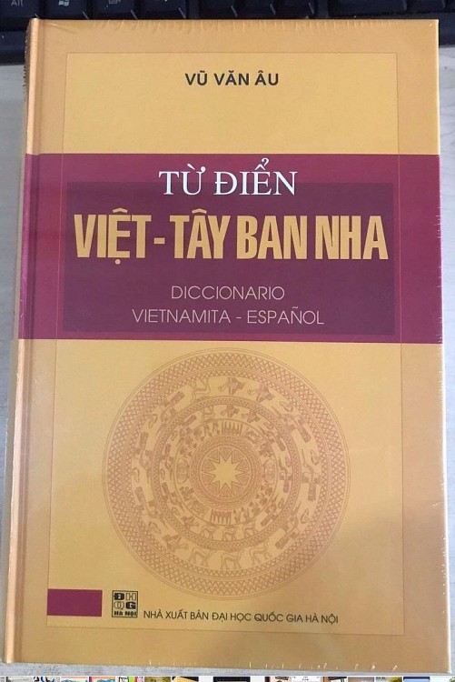 Đây là quyển Từ điển song ngữ Việt –Tây Ban Nha đầu tiên được biên soạn và in tại Việt Nam, khổ 16 x 24cm, dày 2397 trang với trên 4 vạn mục từ.