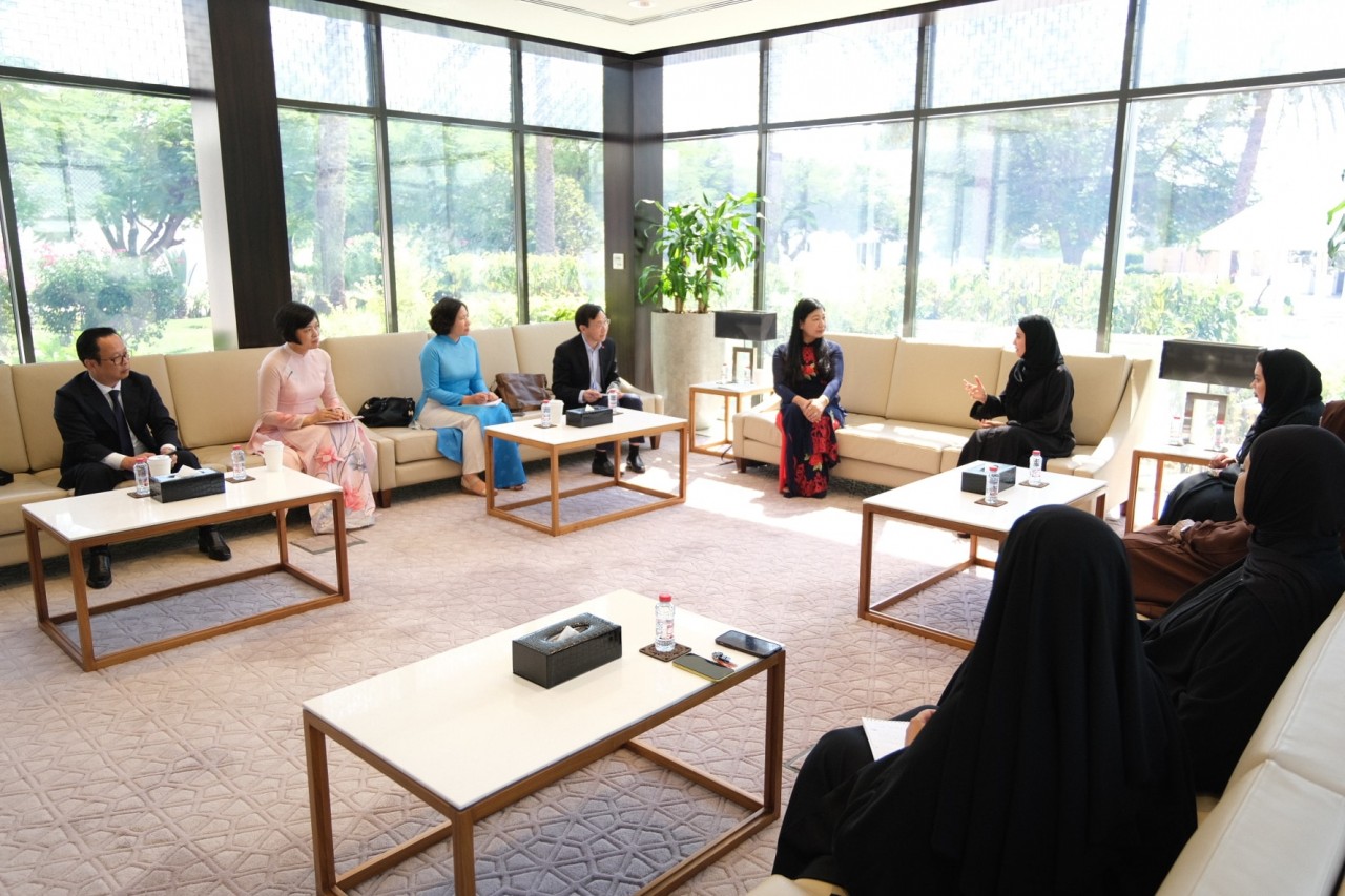 Đoàn đại biểu TP Hà Nội thăm và làm việc với Quỹ vì phụ nữ và trẻ em Dubai (Ảnh: HAUFO).