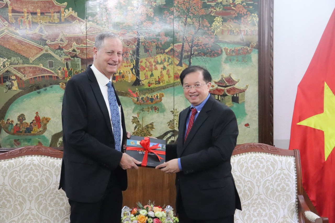 Thứ trưởng Tạ Quang Đông đã tiếp Đại sứ Israel Yaron Mayer.