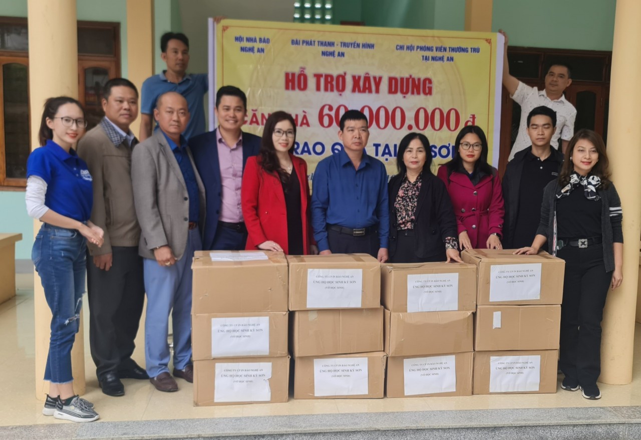 Gần 100 triệu đồng ủng hộ đồng bào các huyện miền núi Tây Nghệ An