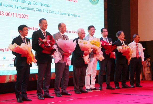 Hội thảo quốc tế cột sống và hội nghị khoa học công nghệ bệnh viện tại Cần Thơ
