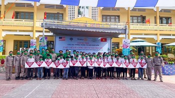 Peace Trees VietNam trao 68 suất học bổng cho học sinh, sinh viên tại Quảng Bình