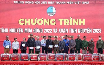 Xây nhà, trao 1.000 áo ấm tặng thiếu nhi có hoàn cảnh khó khăn