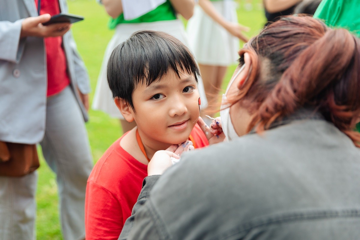 Nhờ bàn tay của các nghệ sĩ hoá trang chuyên nghiệp, người tham dự được thỏa sức thể hiện cá tính và đắm chìm trong thế giới phép thuật kì bí.