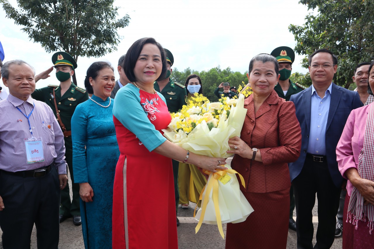 Đoàn đại biểu Việt Nam, Campuchia thăm Cụm công trình lưu niệm hành trình cứu nước của Thủ tướng Hun Sen