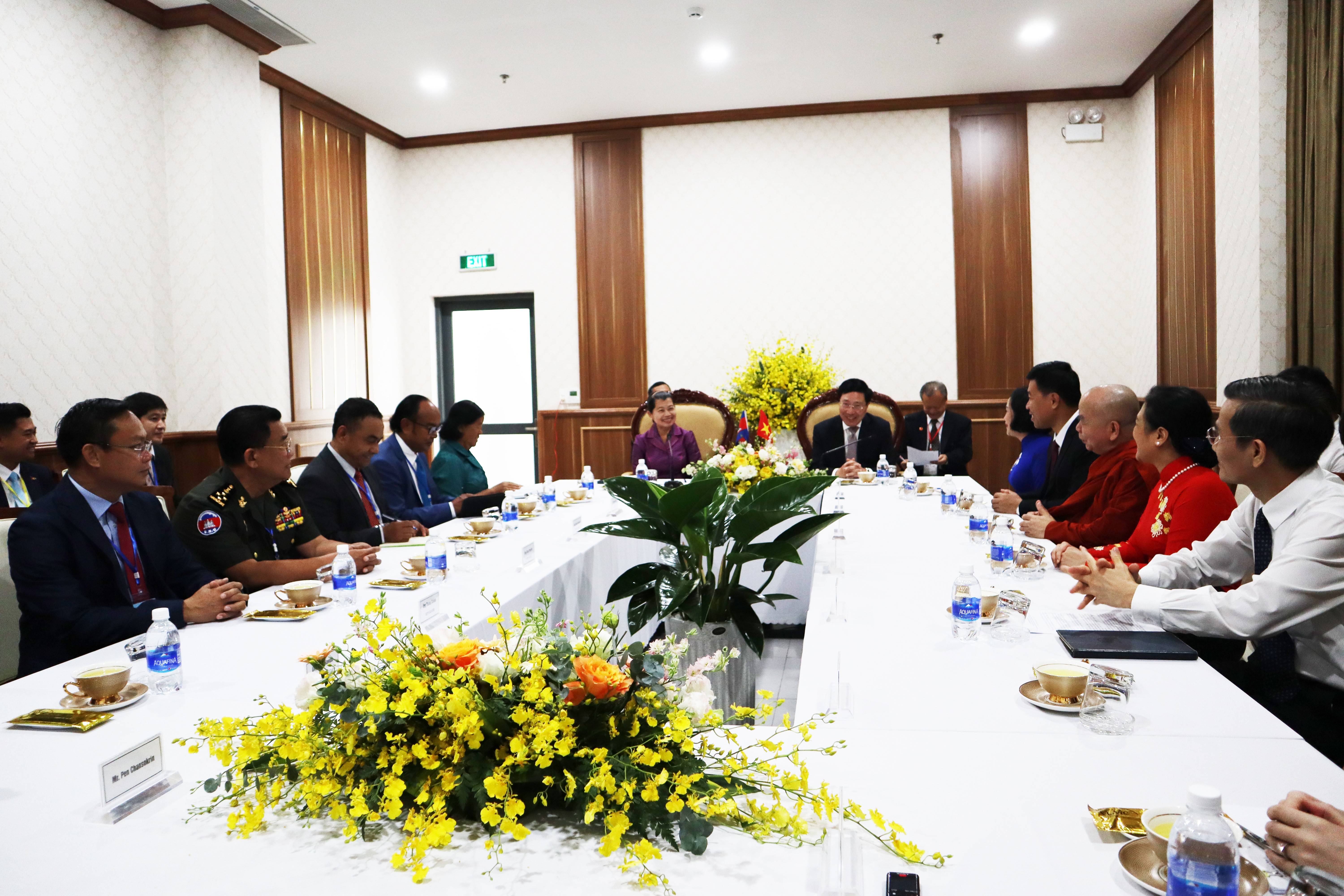 Phó Thủ tướng Thường trực Chính phủ Phạm Bình Minh tiếp Trưởng đoàn đại biểu Campuchia tham dự Gặp gỡ hữu nghị và hợp tác nhân dân hai nước lần thứ V